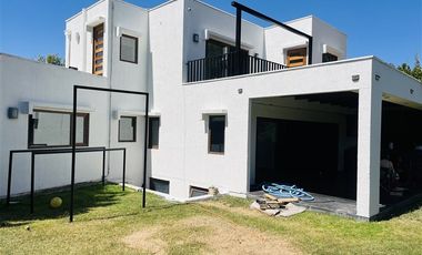 Casa en Arriendo en Colegio Lyncon