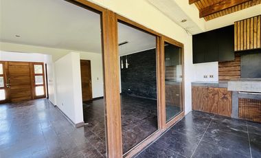 Casa en Arriendo en Colegio Lyncon