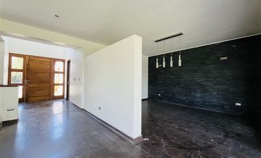 Casa en Arriendo en Colegio Lyncon