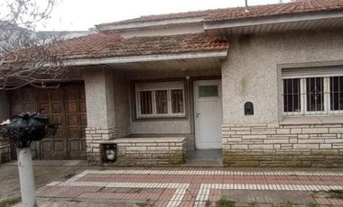 Casa en venta - 2 Dormitorios 1 Baño - Mar del Plata