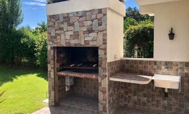 Casa en venta - 5 Dormitorios 4 Baños - 850mts2 - Pinamar