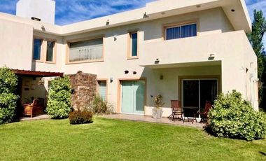 Casa en venta - 5 Dormitorios 4 Baños - 850mts2 - Pinamar