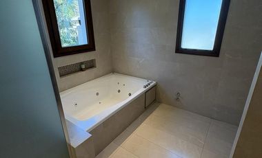 Casa de 5 dormitorios en Venta