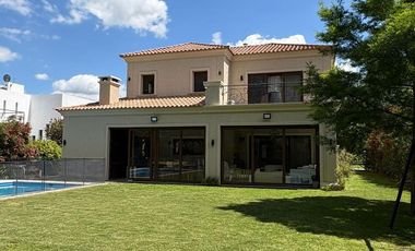 Casa de 5 dormitorios en Venta