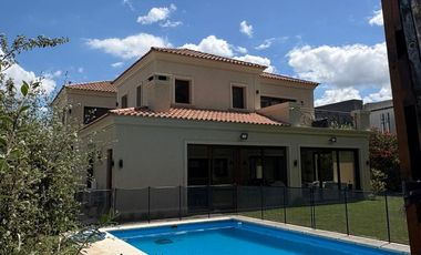 Casa de 5 dormitorios en Venta