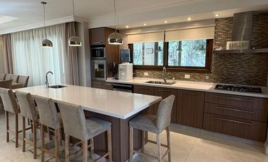 Casa de 5 dormitorios en Venta