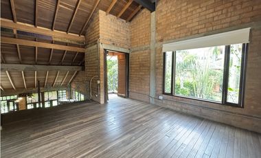 RENTA DE CASA CAMPESTRE  EN ENVIGADO SECTOR LOMA EL ATRAVESADO