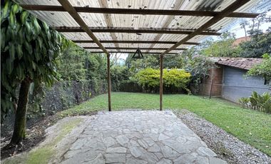 RENTA DE CASA CAMPESTRE  EN ENVIGADO SECTOR LOMA EL ATRAVESADO