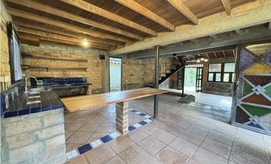 RENTA DE CASA CAMPESTRE  EN ENVIGADO SECTOR LOMA EL ATRAVESADO