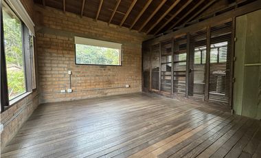 RENTA DE CASA CAMPESTRE  EN ENVIGADO SECTOR LOMA EL ATRAVESADO