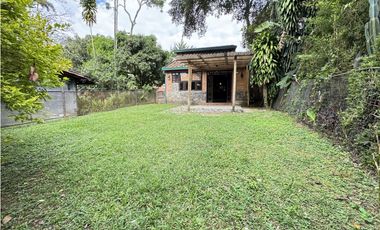 RENTA DE CASA CAMPESTRE  EN ENVIGADO SECTOR LOMA EL ATRAVESADO