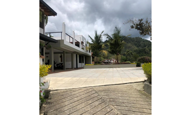 Casa finca en Guarne con acceso por la autopista a 3 minutos