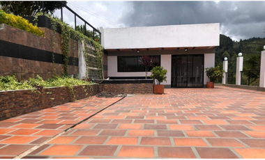 Casa finca en Guarne con acceso por la autopista a 3 minutos