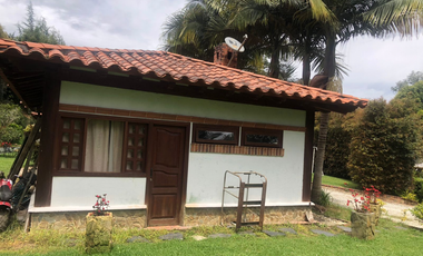 Casa finca en Guarne con acceso por la autopista a 3 minutos