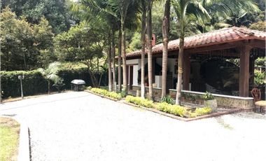 Casa finca en Guarne con acceso por la autopista a 3 minutos