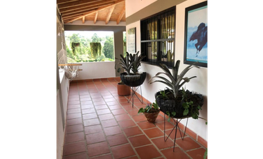 Casa finca en Guarne con acceso por la autopista a 3 minutos