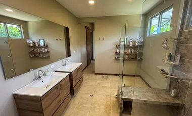 🌿 Renta Casa Campestre en Condominio, Combia