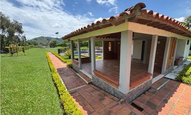 🌿 Renta Casa Campestre en Condominio, Combia