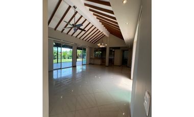 🌿 Renta Casa Campestre en Condominio, Combia