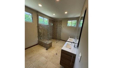 🌿 Renta Casa Campestre en Condominio, Combia