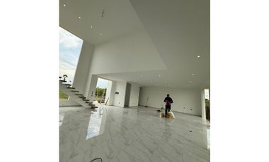 CASA CAMPESTRE PARA TERMINAR A TU GUSTO – A 3 MINUTOS DE ALCAL ✨