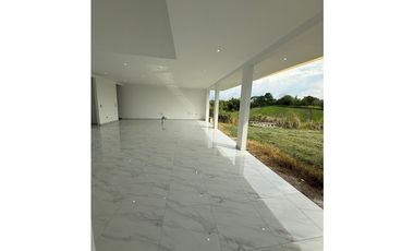 CASA CAMPESTRE PARA TERMINAR A TU GUSTO – A 3 MINUTOS DE ALCAL ✨