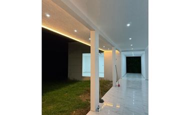 CASA CAMPESTRE PARA TERMINAR A TU GUSTO – A 3 MINUTOS DE ALCAL ✨