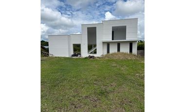 CASA CAMPESTRE PARA TERMINAR A TU GUSTO – A 3 MINUTOS DE ALCAL ✨