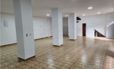 ARRIENDO LOCAL EN SANTA LUCIA