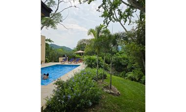 SE ARRIENDA X NOCHE CASA EN VILLETA  375M2