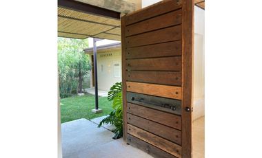 SE ARRIENDA X NOCHE CASA EN VILLETA  375M2