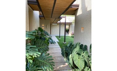 SE ARRIENDA X NOCHE CASA EN VILLETA  375M2