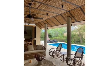 SE ARRIENDA X NOCHE CASA EN VILLETA  375M2