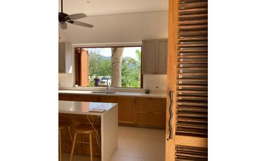 SE ARRIENDA X NOCHE CASA EN VILLETA  375M2