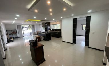 Casa Independiente en Arriendo Envigado sector Loma de la Montaña