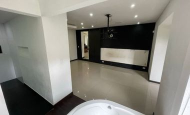 Casa Independiente en Arriendo Envigado sector Loma de la Montaña