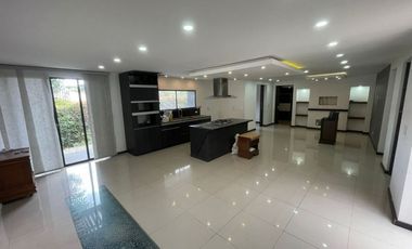 Casa Independiente en Arriendo Envigado sector Loma de la Montaña