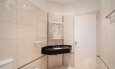 VENTA CASA 7 AMBIENTES DOS COCHERAS PARQUE Y PARRILLA VILLA ADELINA