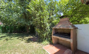 VENTA CASA 7 AMBIENTES DOS COCHERAS PARQUE Y PARRILLA VILLA ADELINA