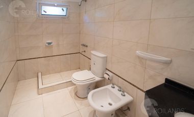 VENTA CASA 7 AMBIENTES DOS COCHERAS PARQUE Y PARRILLA VILLA ADELINA