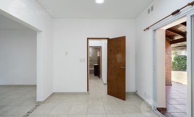 VENTA CASA 7 AMBIENTES DOS COCHERAS PARQUE Y PARRILLA VILLA ADELINA