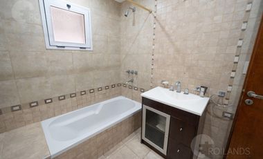 VENTA CASA 7 AMBIENTES DOS COCHERAS PARQUE Y PARRILLA VILLA ADELINA