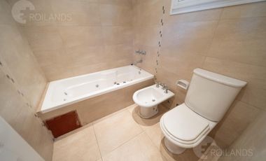 VENTA CASA 7 AMBIENTES DOS COCHERAS PARQUE Y PARRILLA VILLA ADELINA