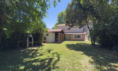 VENTA CASA 7 AMBIENTES DOS COCHERAS PARQUE Y PARRILLA VILLA ADELINA