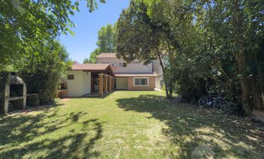 VENTA CASA 7 AMBIENTES DOS COCHERAS PARQUE Y PARRILLA VILLA ADELINA