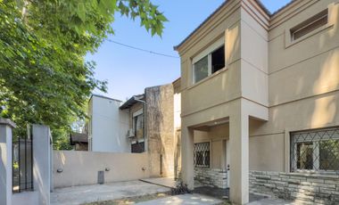 VENTA CASA 7 AMBIENTES DOS COCHERAS PARQUE Y PARRILLA VILLA ADELINA