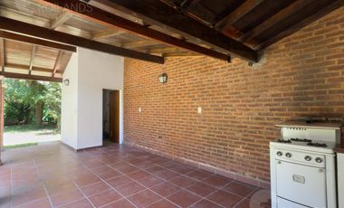 VENTA CASA 7 AMBIENTES DOS COCHERAS PARQUE Y PARRILLA VILLA ADELINA