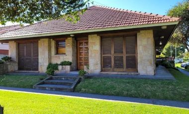 Casa en venta - 2 Dormitorios 2 Baños - Mar del Plata