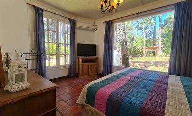 Casa en venta - 2 Dormitorios 2 Baños - 1045mts2 - Carilo