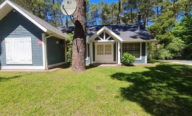 Casa en venta - 2 Dormitorios 2 Baños - 1045mts2 - Carilo